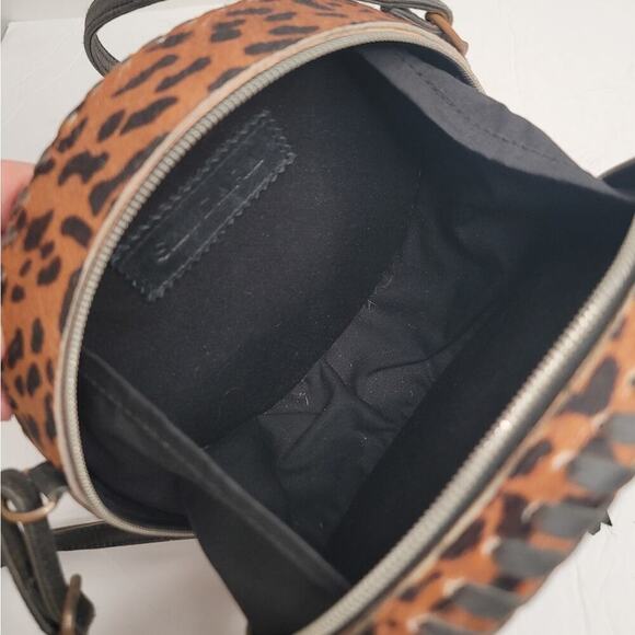 Saudara Circle Cowhide bag - Picture 9 of 10